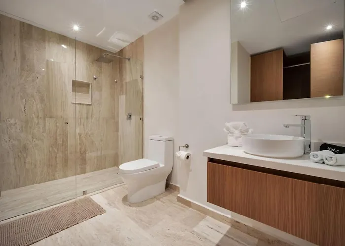 Arch Views 2 Pools 2 Jacuzzis Gym 3 King Beds Holiday home *