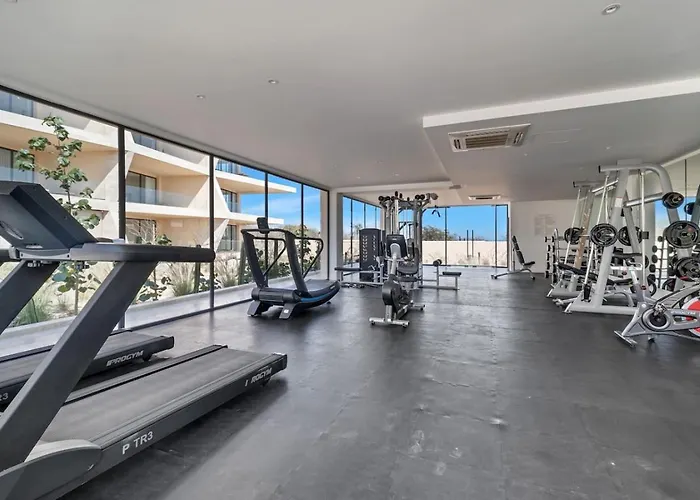 Arch Views 2 Pools 2 Jacuzzis Gym 3 King Beds Holiday home *