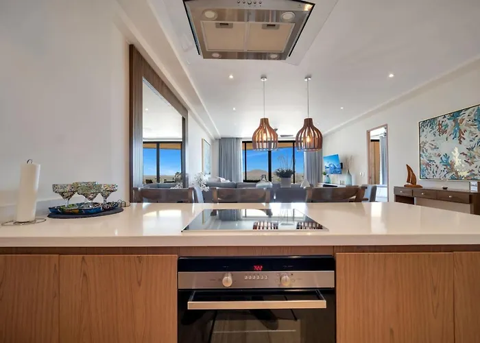 Holiday home Arch Views 2 Pools 2 Jacuzzis Gym 3 King Beds *